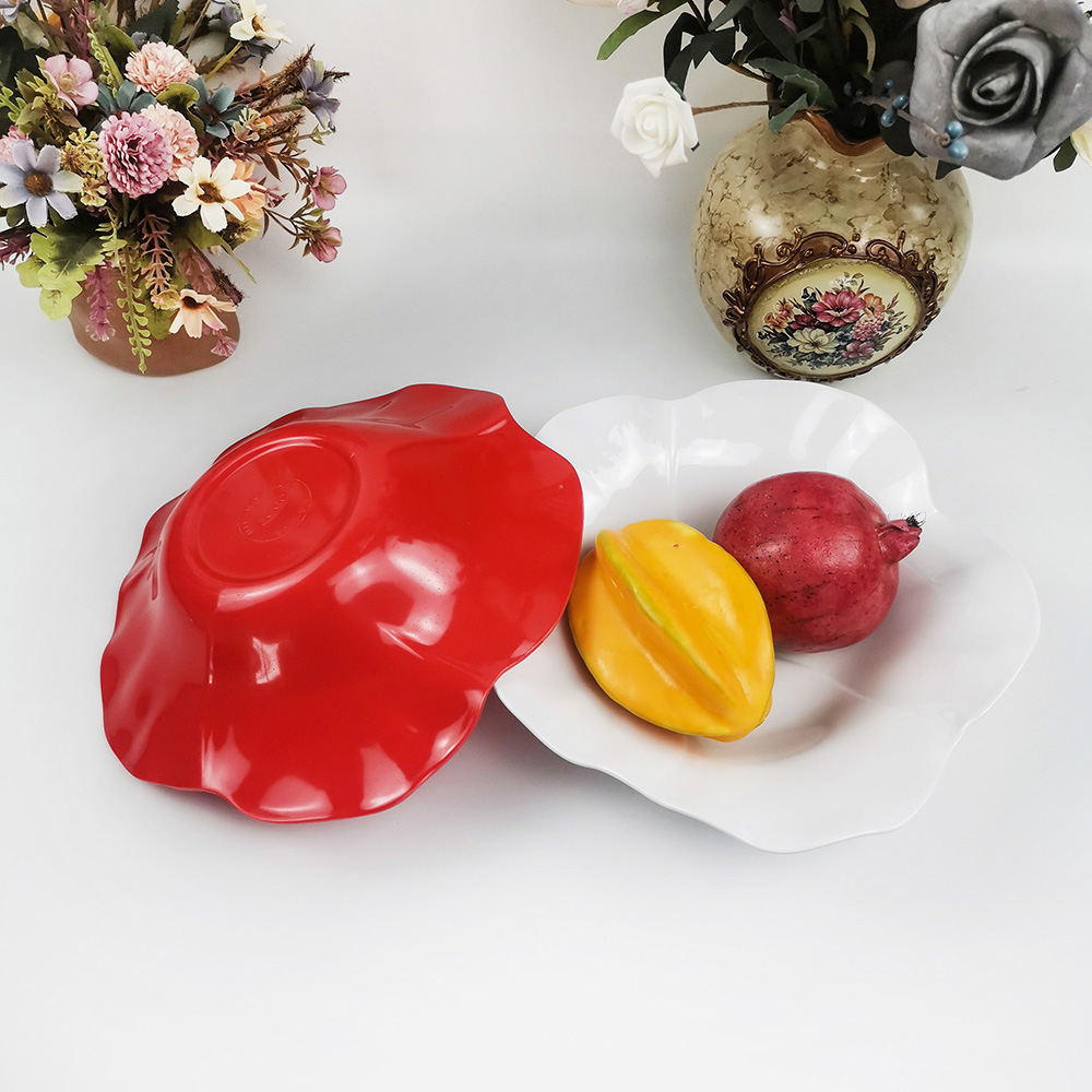Ciotola di frutta per insalata di cibo occidentale con foglia di loto creativa ecologica
